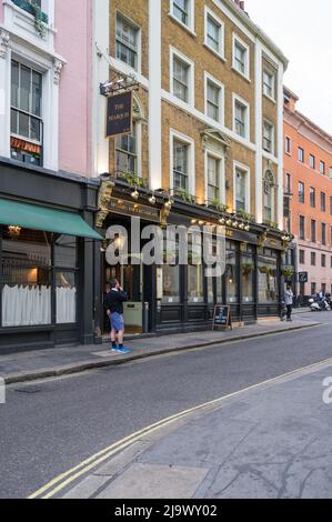 Ein beliebter Treffpunkt von Charles Dickens, The Marquis Pub in Chandos Place, Covent Garden, London, England, Großbritannien. Stockfoto