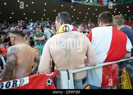 Tirana, Albanien. 25.. Mai 2022. Fans von Feyenoord vor dem Finale der UEFA Conference League zwischen AS Roma und Feyenoord am 25. Mai 2022 in der Arena Kombetare, Tirana, Albanien. Kredit: Giuseppe Maffia/Alamy Live Nachrichten Stockfoto