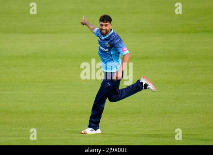 Haris rauf von Yorkshire Vikings feiert, nachdem er Gareth Roderick (nicht abgebildet) während des Nordgruppenmatches von Vitality Blast T20 in Clean Slate Headingley, Leeds, im Wicket von Worcestershire Rapids (nicht abgebildet) aufgenommen hat. Bilddatum: Mittwoch, 25. Mai 2022. Stockfoto