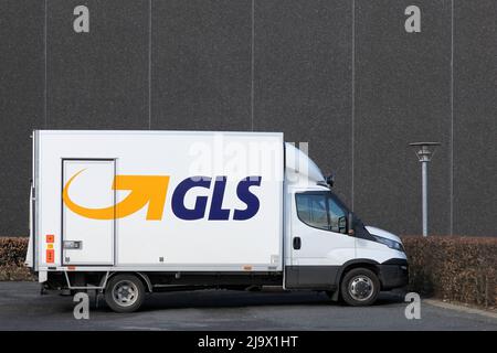 Kolding, Dänemark - 28. Februar 2016: GLS-LKW in einem Logistikzentrum. General Logistics Systems ist ein niederländisches britisches Logistikunternehmen Stockfoto