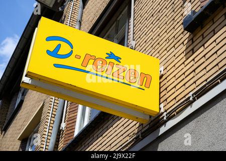 D-reizen-Schild am Reisebüro Stockfoto