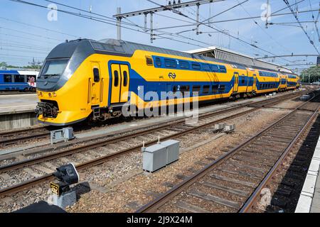 Nederlandse Spoorwegen VIRM-IV-Zug am Bahnhof Venlo Stockfoto