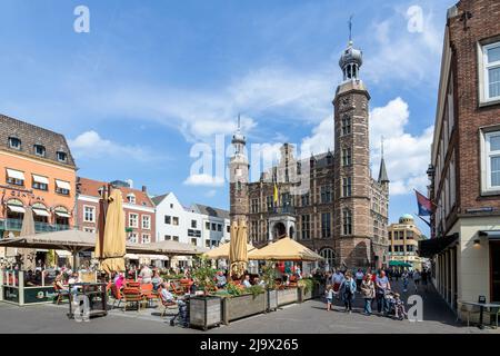 Venlo Rathaus, ein freistehendes Renaissance-Gebäude auf dem Marktplatz im Zentrum der niederländischen Stadt Venlo in der Provinz Limburg. Stockfoto