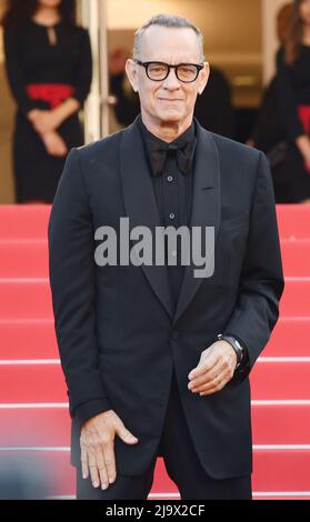 Cannes, Frankreich. 25.. Mai 2022. Der amerikanische Schauspieler Tom Hanks nimmt am Mittwoch, den 25. Mai 2022, an der Premiere von Elvis im Palais des Festivals bei den Filmfestspielen von Cannes 75. Teil. Foto von Rune Hellestad/ Credit: UPI/Alamy Live News Stockfoto