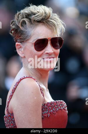 Cannes, Frankreich. 25.. Mai 2022. Die amerikanische Schauspielerin Sharon Stone nimmt am Mittwoch, den 25. Mai 2022, an der Premiere von Elvis im Palais des Festivals bei den Filmfestspielen in Cannes 75. Teil. Foto von Rune Hellestad/ Credit: UPI/Alamy Live News Stockfoto