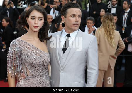 26. Mai 2022, Cannes, Cote d'Azur, Frankreich: CAYLEE COWAN und CASEY AFFLECK besuchen die „Elvis“-Vorführung während der jährlichen Filmfestspiele von Cannes 75. (Bildquelle: © Mickael Chavet/ZUMA Press Wire) Stockfoto