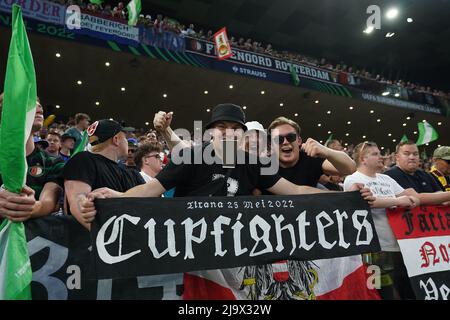Tirana, Albanien. 25.. Mai 2022. Fans von Feyenoord vor dem Finale der UEFA Conference League zwischen AS Roma und Feyenoord am 25. Mai 2022 in der Arena Kombetare, Tirana, Albanien. Kredit: Giuseppe Maffia/Alamy Live Nachrichten Stockfoto
