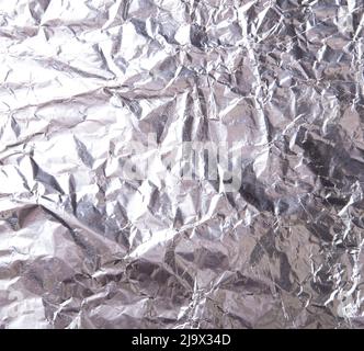 Blattsilber Folie Hintergrund mit glänzenden zerknitterten unebene Oberfläche Textur und Hintergrund Stockfoto