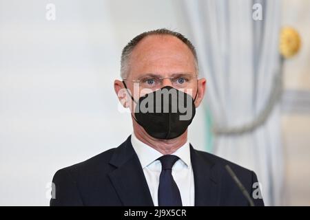 Wien, Österreich. 25. Mai 2022 Pressekonferenz im Anschluss an den Ministerrat mit Innenminister Gerhard Karner (ÖVP). Thema: internetsicherheit Stockfoto