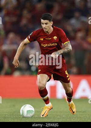 Tirana, Albanien. 25.. Mai 2022. TIRANA - Roger Ibanez von AS Roma während des UEFA Conference League Finales zwischen AS Roma und Feyenoord am 25. Mai 2022 in der Arena Kombetare in Tirana, Albanien. ANP MAURICE VAN STEEN Kredit: ANP/Alamy Live Nachrichten Stockfoto