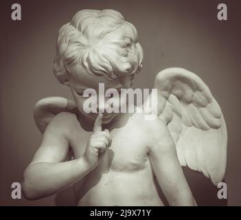 Schöne Marmorstatue von Engel. Stockfoto