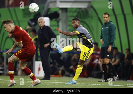 Tirana, Albanien. 25.. Mai 2022. TIRANA - (lr) Rick Karsdorp von AS Roma, Tyrell Malacia von Feyenoord während des UEFA Conference League Finales zwischen AS Roma und Feyenoord in der Arena Kombetare am 25. Mai 2022 in Tirana, Albanien. ANP MAURICE VAN STEEN Kredit: ANP/Alamy Live Nachrichten Stockfoto