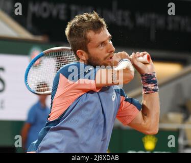Paris, Frankreich. 25.. Mai 2022. Roland Garros Paris French Open 2022 Day 4 26052022 Rafa Nadal (ESP) im zweiten Runde Spiel mit Corentin Moutet (FRA) Credit: Roger Parker/Alamy Live News Stockfoto
