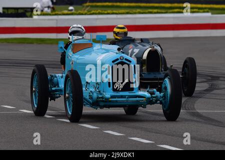 Patrick Blakeney-Edwards, Alfa Romeo 8C 2300 Monza, Duncan Pittaway, Bugti Typ 35, Varzi Trophy, ein fünfundzwanzig Minuten-Einzelfahrer-Event für Histo Stockfoto