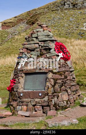 Wrack eines Bombers der Royal Canadian Air Force Wellington (R1465) auf einem abgelegenen walisischen Hügel. Stockfoto