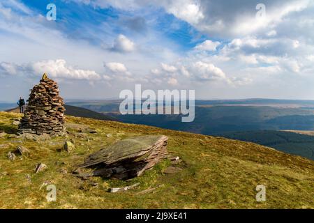 Cairn auf dem Waun Rydd, einem Berg in den Brecon Beacons, Wales, Großbritannien Stockfoto