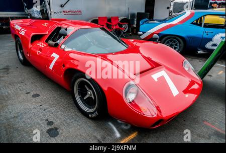 1966 Lola T70 Mk2 auf der Laguna Seca Rennstrecke in Monterey, Kalifornien während der jährlichen Reunion Veranstaltungen der Car Week. Stockfoto