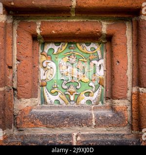 Traditionelles russisches Blumenornament auf Fliesen. Stockfoto