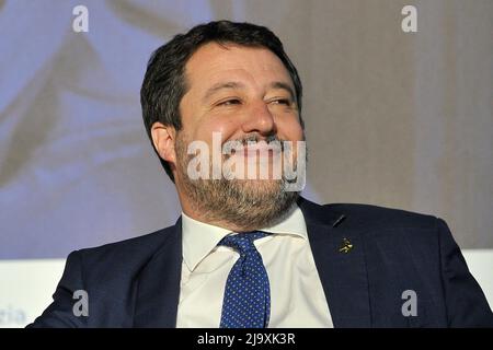 Napoli, Italien. 25.. Mai 2022. Matteo Salvini, ehemaliges Mitglied des Europäischen Parlaments, während der Feierlichkeiten zum 130.. Jahrestag der Zeitung "Il Mattino", die im Hoftheater des Königlichen Palastes in Neapel abgehalten wurden. Napoli, Italien, 25. Mai 2022. (Foto von Vincenzo Izzo/Sipa USA) Quelle: SIPA USA/Alamy Live News Stockfoto