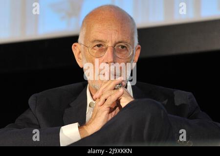 Napoli, Italien. 25.. Mai 2022. Gabriele Salvatores, italienische Regisseurin, während der Feierlichkeiten zum 130.-jährigen Bestehen der Zeitung „Il Mattino“, die im Hoftheater des Königlichen Palastes in Neapel abgehalten wurden. Napoli, Italien, 25. Mai 2022. (Foto von Vincenzo Izzo/Sipa USA) Quelle: SIPA USA/Alamy Live News Stockfoto