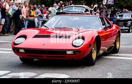 Die Veranstaltung Pebble Beach Concours d'Elegance auf der Ocean Avenue in Carmel-by-the-Sea während der Monterey Car Week Stockfoto