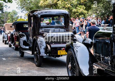 Die Veranstaltung Pebble Beach Concours d'Elegance auf der Ocean Avenue in Carmel-by-the-Sea während der Monterey Car Week Stockfoto