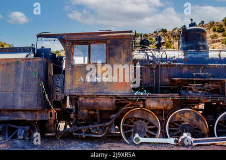 Madrid New Mexico alt rostig pensionierte Dampflok Zug zurück als Museum des alten Westens. Stockfoto