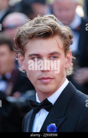 Cannes, Frankreich. 25.. Mai 2022. Cannes, Frankreich, Mittwoch, Mai. 25, 2022 - Austin Butler auf dem roten Teppich von Elvis während der Filmfestspiele von Cannes 75. im Palais des Festivals et des Congrès de Cannes gesehen. Bild nach Kredit: Julie Edwards/Alamy Live News Stockfoto