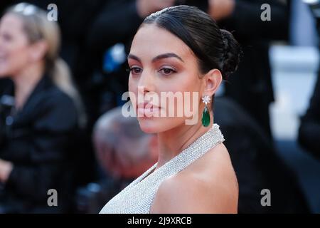 Cannes, Frankreich. 25.. Mai 2022. Cannes, Frankreich, Mittwoch, Mai. 25, 2022 - Georgina Rodriguez auf dem roten Teppich von Elvis während der Filmfestspiele von Cannes 75. im Palais des Festivals et des Congrès de Cannes gesehen. Bild nach Kredit: Julie Edwards/Alamy Live News Stockfoto
