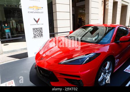 Eröffnung der Mailänder Monza Open-Air Motorshow (MIMO) auf der Piazza del Duomo in Mailand, Italien. 62 Automobilhersteller zeigen ihre neuen Hybrid- und Elektromodelle in einer Ausstellung, die auf der Piazza San Babila beginnt und im Castello Sforzesco endet. Mit: Atmosphäre wo: Mailand, Italien Wann: 10 Jun 2021 Credit: Mairo Cinquetti/WENN Stockfoto