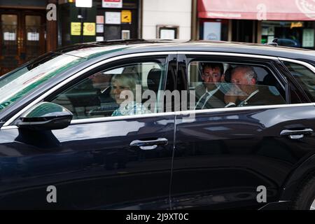 HRH Prinz Charles und Camilla, Herzogin von Cornwall zum Royal Opera House gefahren mit: HRH der Prinz von Wales, Charles, Camilla, Herzogin von Cornwall wo: London, Vereinigtes Königreich Wann: 10 Jun 2021 Credit: Mario Mitsis/WENN Stockfoto