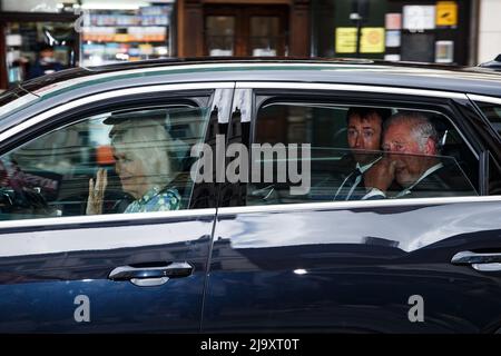 HRH Prinz Charles und Camilla, Herzogin von Cornwall zum Royal Opera House gefahren mit: HRH der Prinz von Wales, Charles, Camilla, Herzogin von Cornwall wo: London, Vereinigtes Königreich Wann: 10 Jun 2021 Credit: Mario Mitsis/WENN Stockfoto