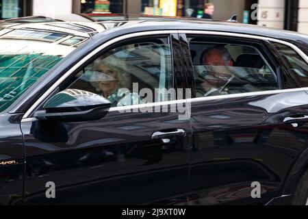 HRH Prinz Charles und Camilla, Herzogin von Cornwall zum Royal Opera House gefahren mit: HRH der Prinz von Wales, Charles, Camilla, Herzogin von Cornwall wo: London, Vereinigtes Königreich Wann: 10 Jun 2021 Credit: Mario Mitsis/WENN Stockfoto