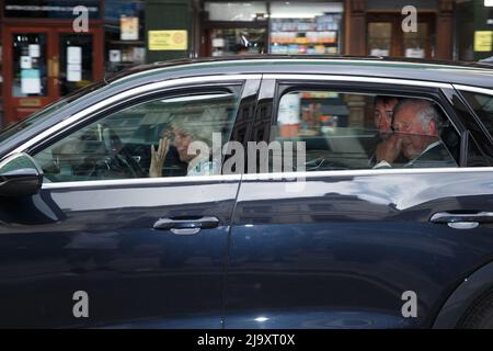 HRH Prinz Charles und Camilla, Herzogin von Cornwall zum Royal Opera House gefahren mit: HRH der Prinz von Wales, Charles, Camilla, Herzogin von Cornwall wo: London, Vereinigtes Königreich Wann: 10 Jun 2021 Credit: Mario Mitsis/WENN Stockfoto