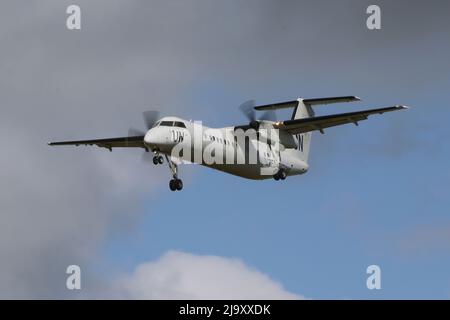 C-FNCU, A de Havilland Canada DHC-8-300, gechartert von den Vereinten Nationen von Voyageur Airways, Ankunft am Prestwick Airport in Ayrshire, Schottland. Das Flugzeug hatte Bangui in der Zentralafrikanischen Republik am 23. Mai verlassen und weitere Stationen in Khartum (Sudan), Heraklion (Griechenland) und Frankfurt (Deutschland) gesetzt, bevor es für einen Nachtstopp nach Prestwick kam, bevor es seine Reise über den Atlantik und zurück nach Kanada fortsetzte. Stockfoto