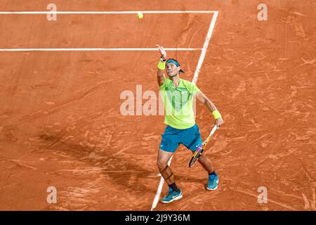 Paris, Frankreich. 25.. Mai 2022. Rafael Nadal aus Spanien ist bei den French Open (Roland-Garros) 2022, dem Grand Slam Tennisturnier am 25. Mai 2022 im Roland-Garros-Stadion in Paris, Frankreich, vertreten. Kredit: Victor Joly/Alamy Live Nachrichten Stockfoto