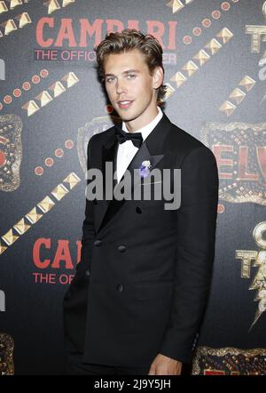 Cannes, Frankreich. 25.. Mai 2022. Austin Butler nimmt an der "Elvis" After Party im Stephanie Beach während des jährlichen Filmfestivals in Cannes am 25. Mai 75. 2022 in Cannes, Frankreich, Teil. Foto: DGP/imageSPACE/Sipa USA Kredit: SIPA USA/Alamy Live News Stockfoto