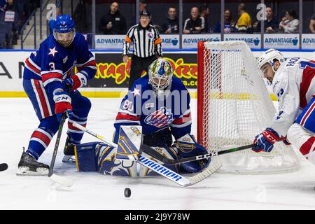 25. Mai 2022: Rochester Americans Torhüter Aaron Dell (80) rettet in der ersten Periode gegen die Laval Rocket. Die Rochester Americans veranstalteten die Laval Rocket in einem American Hockey League Calder Cup Playoffs-Spiel in der Blue Cross Arena in Rochester, New York. (Jonathan Tenca/CSM) Stockfoto