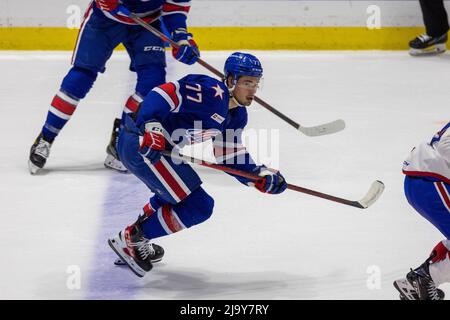 25. Mai 2022: Rochester Americans forward JJ Peterka (77) Skates in der zweiten Periode gegen die Laval Rocket. Die Rochester Americans veranstalteten die Laval Rocket in einem American Hockey League Calder Cup Playoffs-Spiel in der Blue Cross Arena in Rochester, New York. (Jonathan Tenca/CSM) Stockfoto