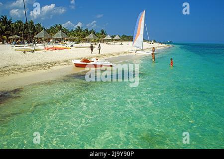 Strandleben in Santa Lucia, Provinz Camaguey, Kuba, Karibik | Strandleben in St. Lucia, Provinz Camaguey, Kuba, Karibik Stockfoto