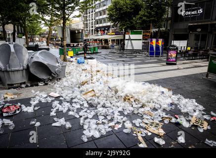 2022-05-26 05:38:23 ROTTERDAM - das Zentrum von Rotterdam einen Tag nach den Unruhen. Feyenoord verlor das Finale der UEFA Conference League in Tirana gegen AS Roma, danach brachen in Rotterdam Unruhen aus. ANP JEFFREY GROENEWEG niederlande Out - belgien Out Stockfoto