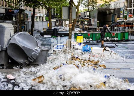 2022-05-26 05:38:33 ROTTERDAM - das Zentrum von Rotterdam einen Tag nach den Unruhen. Feyenoord verlor das Finale der UEFA Conference League in Tirana gegen AS Roma, danach brachen in Rotterdam Unruhen aus. ANP JEFFREY GROENEWEG niederlande Out - belgien Out Stockfoto