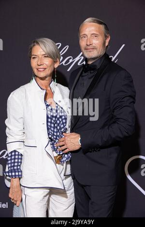 Hanne Jacobsen, Mads Mikkelsen nehmen an der Gala-Nacht zum Chopard Loves Cinema Dinner Teil, die am 25. Mai 2022 im Hotel Martinez während des jährlichen Filmfestivals in Cannes 75. im Palais des Festivals in Cannes, Frankreich, stattfindet. Foto von Marco Piovanotto/ABACAPRESS.COM Stockfoto