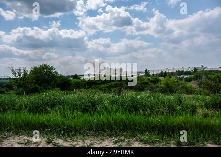 Soledar, Ukraine. 24.. Mai 2022. Eine deutsche Fabrik wurde von der russischen Armee bombardiert. Soledar ist eine Stadt der Region Donetsk, die von russischer Artillerie gehämmert wird, da sie sich entlang der entscheidenden Straße befindet, die aus dem belagerten Severodonetsk führt. (Foto von Rick Mave/SOPA Images/Sipa USA) Quelle: SIPA USA/Alamy Live News Stockfoto