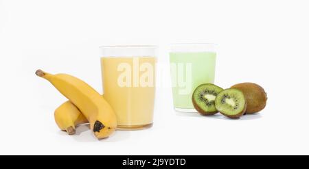 Nahaufnahme von köstlich aussehenden Gläsern mit Fruchtsäften Stockfoto