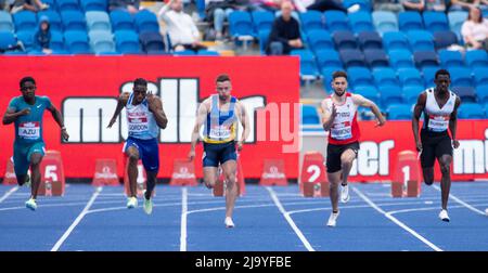 Jeremiah Azu, Gordon Scott, Adam Thomas, Dewi Hammond und Taymir Burnett besteigen das B 100m-Rennen der Männer bei der Birmingham Diamond League, Birmingha Stockfoto