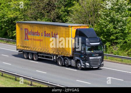 Richards & Son Ltd Road Transport, Smurfit Kappa 2018 DAF Trucks CF 480 FTG 12902cc Diesel Curtainsider Stockfoto