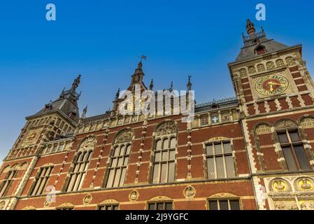 Amsterdam, Niederlande, Mai 2022. Die Fassade des Rijksmuseums in Amsterdam. Hochwertige Fotos Stockfoto