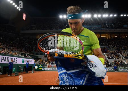 Rafael Nadal aus Spanien während des vierten Tages von Roland Garros am 25. Mai 2022 in Paris, Frankreich. Foto von Laurent Zabulon/ABACAPRESS.COM Stockfoto