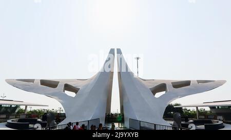 INDIEN, TAMILNADU, CHENNAI, März 2022, Tourist am Dr. J. Jayalitha Memorial, in Form eines Phoenix, Marina Beach Stockfoto